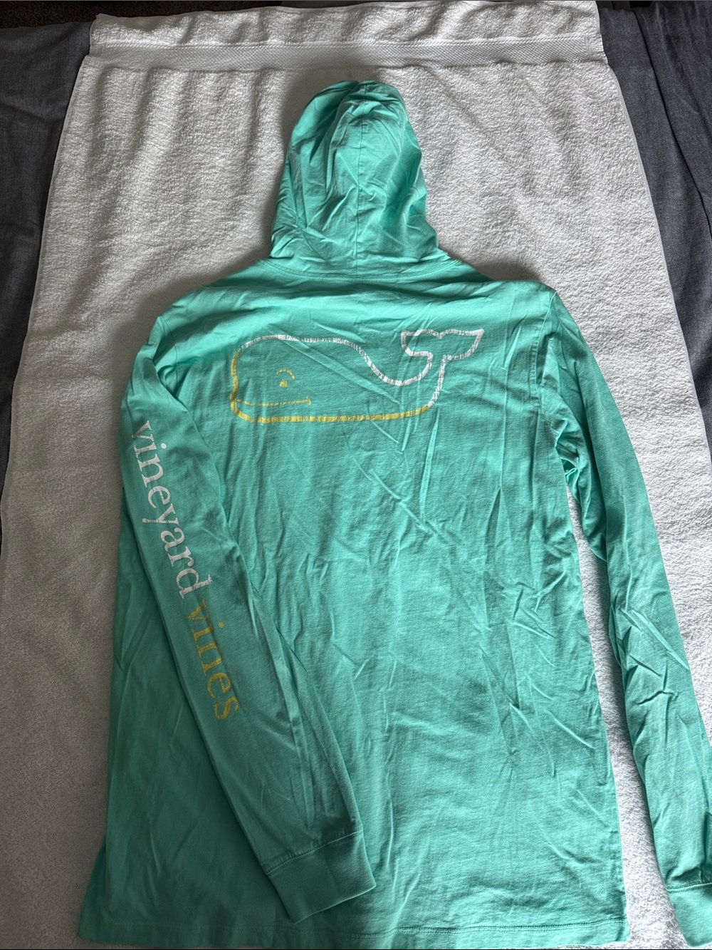 🦩Vineyard Vines Seafoam Whale Hooded Long Sleeve Tee